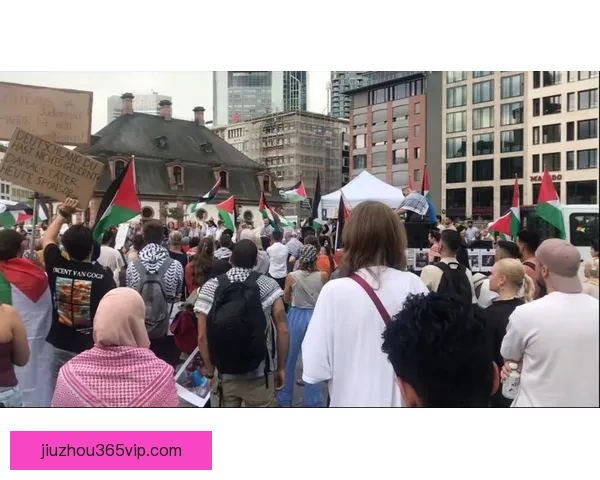 艾维街头演讲引关注 手持麦克风与路人分享独到见解与生活感悟